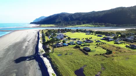El-Hermoso-Río-Mokihinui-En-La-Costa-Oeste-De-La-Isla-Sur-De-Nueva-Zelanda