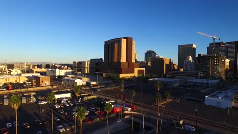 Luftaufnahme-Der-Innenstadt-Bei-Sonnenaufgang-In-Phoenix,-Arizona