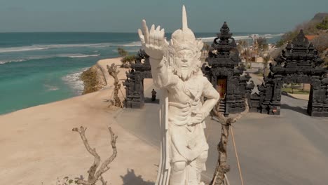 Seaside-monument-of-Hindu-God-and-oriental-gate-at-Melasti-beach,-Bali-Indonesia