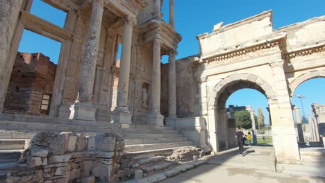 Die-Bibliothek-Von-Celsus-In-Ephesus,-Türkei