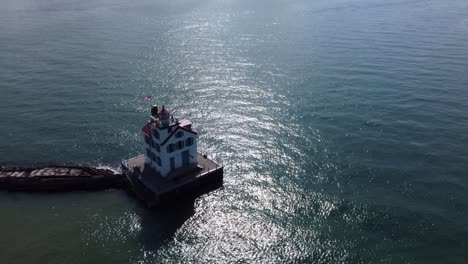 Lorain-West-Breakwater-Light,-also-called-the-Lorain-Harbor-Light,-is-a-lighthouse-in-Lorain,-Ohio,-United-States