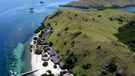 Komodo-resort-in-Pulau-Sebayur-island-Indonesia-east-of-the-Komodo-national-park-main-isle,-Aerial-pedestal-rising-shot
