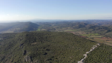 Drohnenaufnahmen-Der-Natürlichen-Schönheit-Der-Hügel-In-Portugal
