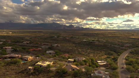 Häuser-In-Arizona-Geplante-Entwicklung-Mit-Blick-Auf-Die-Berge-Von-Santa-Rita