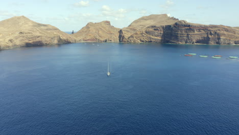Sailboat-Navigating-The-Atlantic-Ocean-In-Madeira-Island,-Portugal