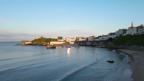 Tenby-village-and-beach-at-golden-hour,-Pembrokeshire-in-Whales