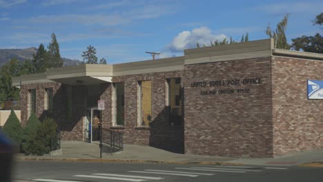 Street-view-of-United-States-post-office-building,-Oregon-United-States-of-America