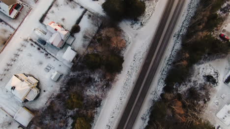 Luftaufnahme-Von-Verschneiten-Straßen-Und-Stadtbild-Von-Sundsvall,-Schweden