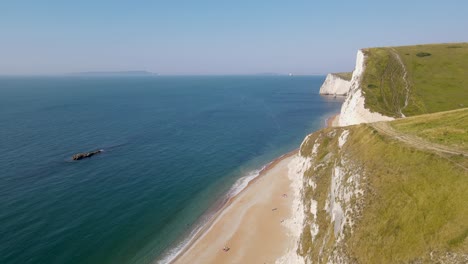 Drone-view-of-Durdle-Door-beach-in-Dorset,-England