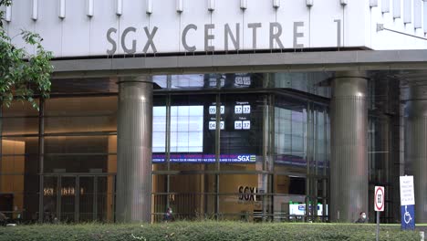 People-walking-by-SGX-Centre,-housing-Singapore-Exchange