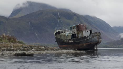 Corpach-Schiffswrack-Am-Fuße-Des-Ben-Nevis-In-Schottland