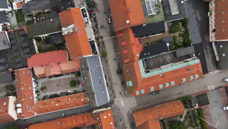 Red-colorful-rooftops-of-Ystad-city-with-narrow-streets,-aerial-top-down-view