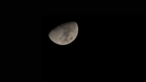 Fase-Lunar-Creciente-Gibosa-Por-La-Noche