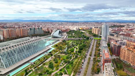 Wunderbare-Glasarchitektur-Der-Stadt-Der-Künste-Und-Wissenschaften-Valencia,-Spanien
