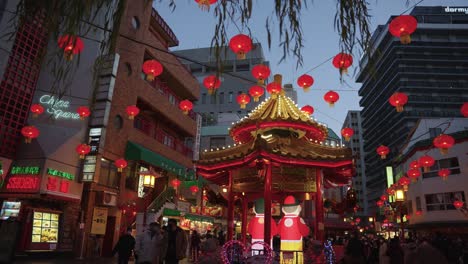 Nankinmachi-Mit-Chinesischen-Laternen,-Die-Am-Abend-Zum-Chinesischen-Neujahr-Leuchten