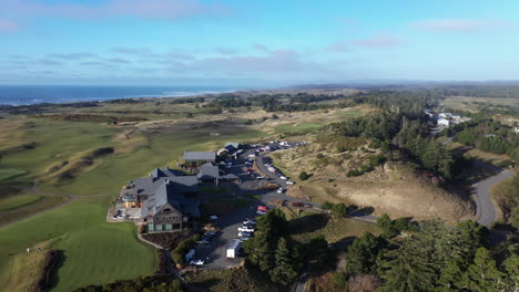 Famous-Bandon-Dunes-Lodge-overlooking-Pacific-Dunes-and-Bandon-Dunes-golf-courses