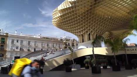 Static-view-over-square-at-bottom-of-Metropol-Parasol-in-Seville,-Spain