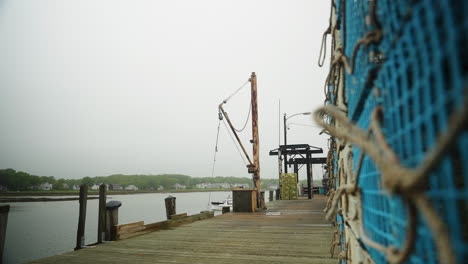 Hummerfallen-Und-Angelausrüstung-Am-Pier-Dock-In-New-England-Maine-4k-60p