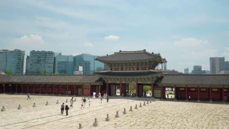 Der-Blick-Auf-Das-Geunjeongmun-Tor-Im-Gyeongbokgung-Palast