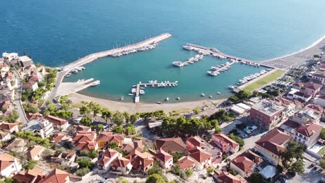Marina-Harbour-in-Paralio-Astros,-Peleponnese,-Greece---Aerial-Forward