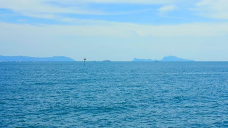Turquoise-Mediterranean-Sea-Overlooking-Capri-Island-In-Naples,-Italy
