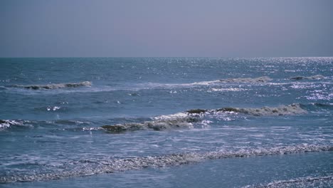 Wellen-Auf-Einem-Blauen-Meer