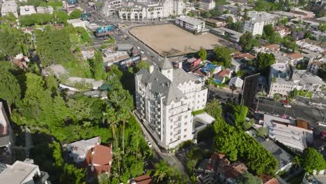Drone-Shot,-Flying-Over-Historic-Chateau-Marmont-Hotel-in-West-Hollywood,-California-by-Sunset-Strip