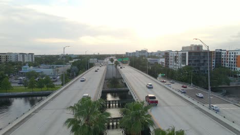 Cars-driving-on-Highway-bridge-over-riverwalk-in-Tampa,-florida