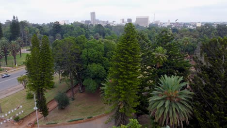 El-Distrito-Central-De-Negocios-De-Bulawayo-Desde-El-Parque-Del-Centenario