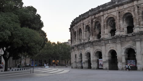 Vista-Exterior-De-La-Arena-De-Nimes,-Antiguo-Anfiteatro-Romano-En-Nîmes