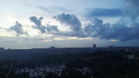 Cielo-Dramático-Al-Atardecer-En-Mangalore,-India.-Estático