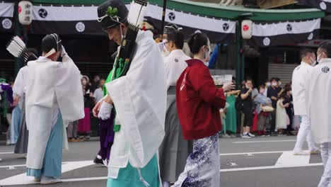 Green-Tea-served-to-Gion-Shrine-Priests-as-Festival-parade-takes-short-break
