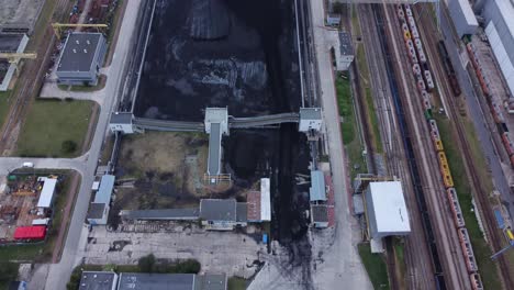 A-drone-shot-of-Siekierki-coal-power-station-in-Warsaw,-Poland