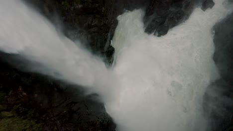 Cascada-De-Rio-Verde-–-Wasserfall-Pailon-Del-Diablo,-Schnell-Fließendes-Wasser,-Das-In-Banos-De-Agua-Santa,-Ecuador,-Zum-Fluss-Strömt