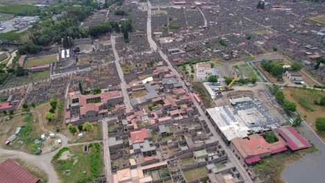 4K-Aerial-of-the-ancient-ruins-of-Pompeii,-Italy