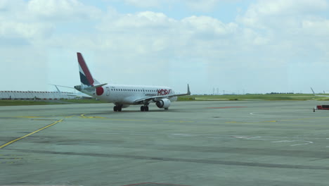 Wide-shot-of-Air-France-HOP-jet-taxiing-towards-runway,-Charles-de-Gaulle-airport