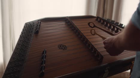 Dulcimer-wooden-classic-music-instrument,-close-up-of-caucasian-hands-male-hammering-string,-professional-musician