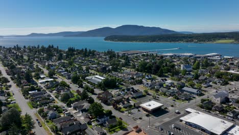 Orbiting-aerial-view-of-the-city-of-Anacortes-in-Washington-State