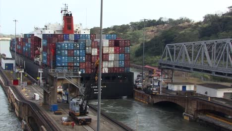 Container-ship-exiting-the-last-chamber-of-Miraflores-Locks,-Panama-Canal