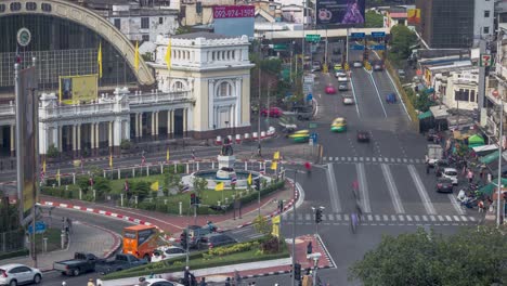 Bangkok-Train-Station-And-Traffic-In-Bangkok,-Thailand-At-Daytime