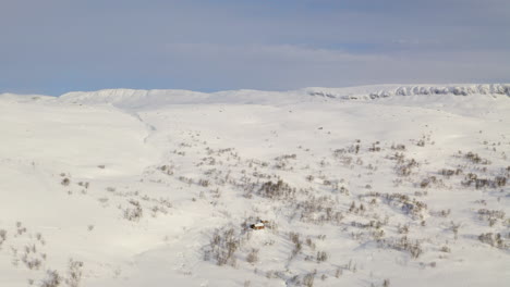 Cabin-At-Snowy-Mountain-Of-Hardangervidda-Near-Haugastol-In-Norway-At-Winter-Season