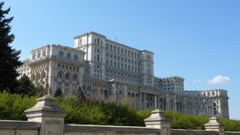 Palace-of-the-Parliament,-Impressive-Building-in-Bucharest