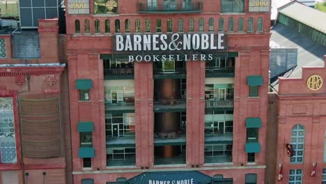 Barnes-and-Noble-booksellers-store-exterior