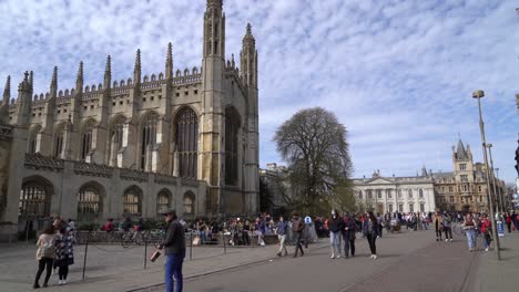 People-walk-past-Kings-College-on-a-sunny-day