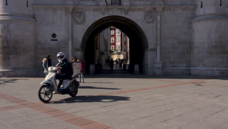 Arco-Santa-Maria-city-gate-entrance,-Burgos,-Spain,-wide-shot-in-slow-motion