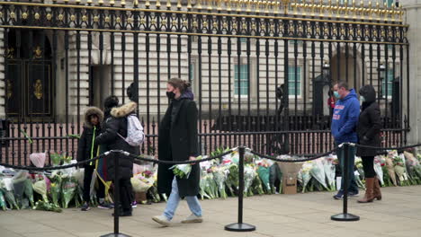 Flowers-being-laid-in-tribute-after-the-passing-of-Prince-Philip-outside-Buckingham-Palace