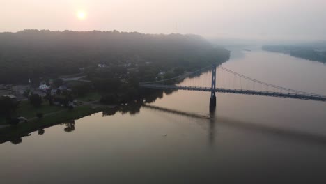 View-of-the-Simon-Kenton-Memorial-Bridge-at-Maysville,-Kentucky-on-a-foggy-morning