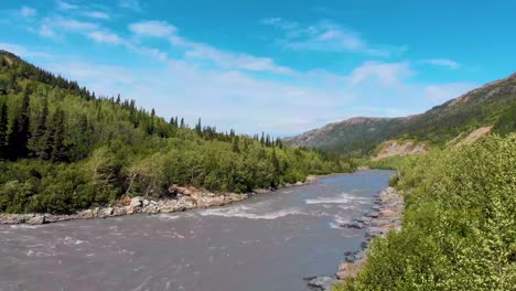 Video-De-Dron-De-4k-Del-Río-Chulitna-Cerca-Del-Parque-Nacional-Y-Reserva-De-Denali,-Alaska-Durante-El-Verano