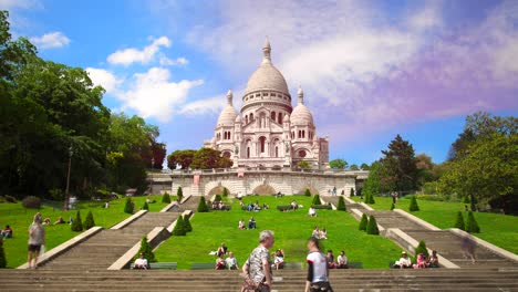 Tourists-near-the-Basilica-of-the-Sacred-Heart-of-Paris-is-a-Roman-Catholic-church-time-lapse-hyperlapse