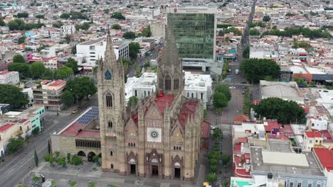 Aerial-view-of-a-mexican-church-in-Guadalajara,-Mexico